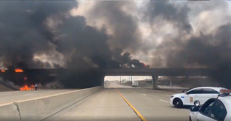В США на трассе взорвалась автоцистерна с реактивным топливом.