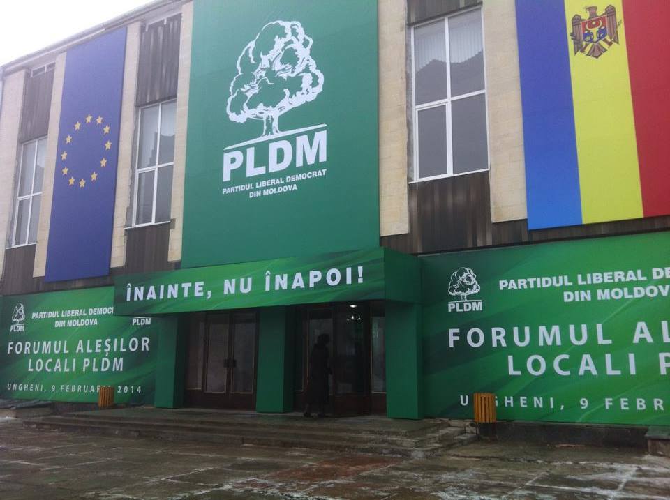 Liderul partidului, Vlad Filat, s-a adresat participanţilor la forum, cu un îndemn: „Să construim viitorul, şi nu trecutul!”