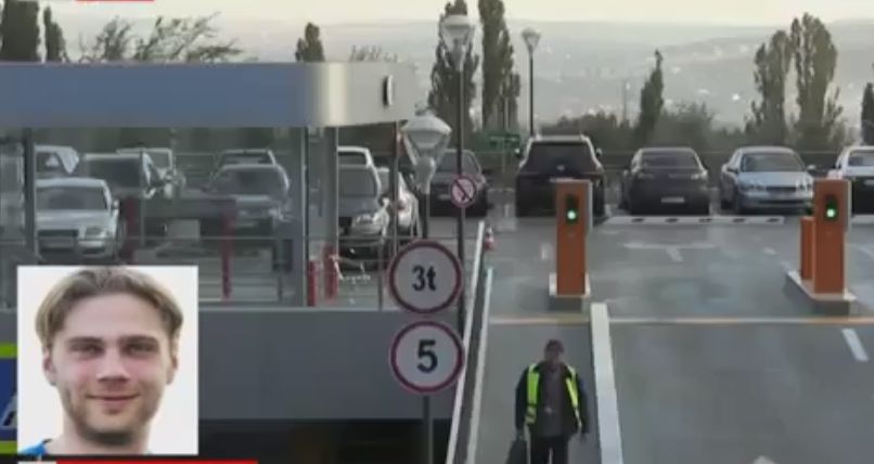 Съемочную группу обязали вернуться в Россию за свой счет, однако паспорта для приобретения билетов не вернули.