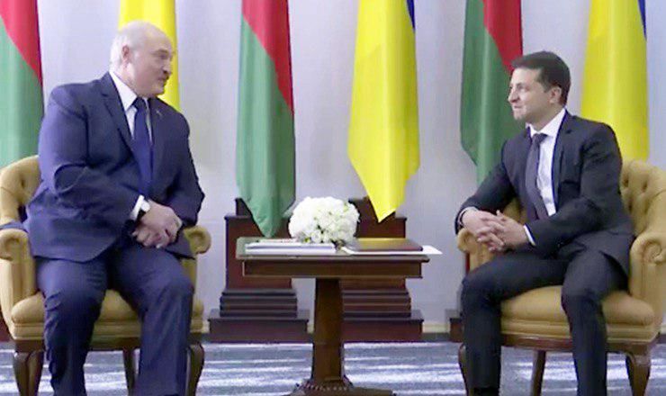 Первая встреча Зеленского и Лукашенко на форуме в Житомире.