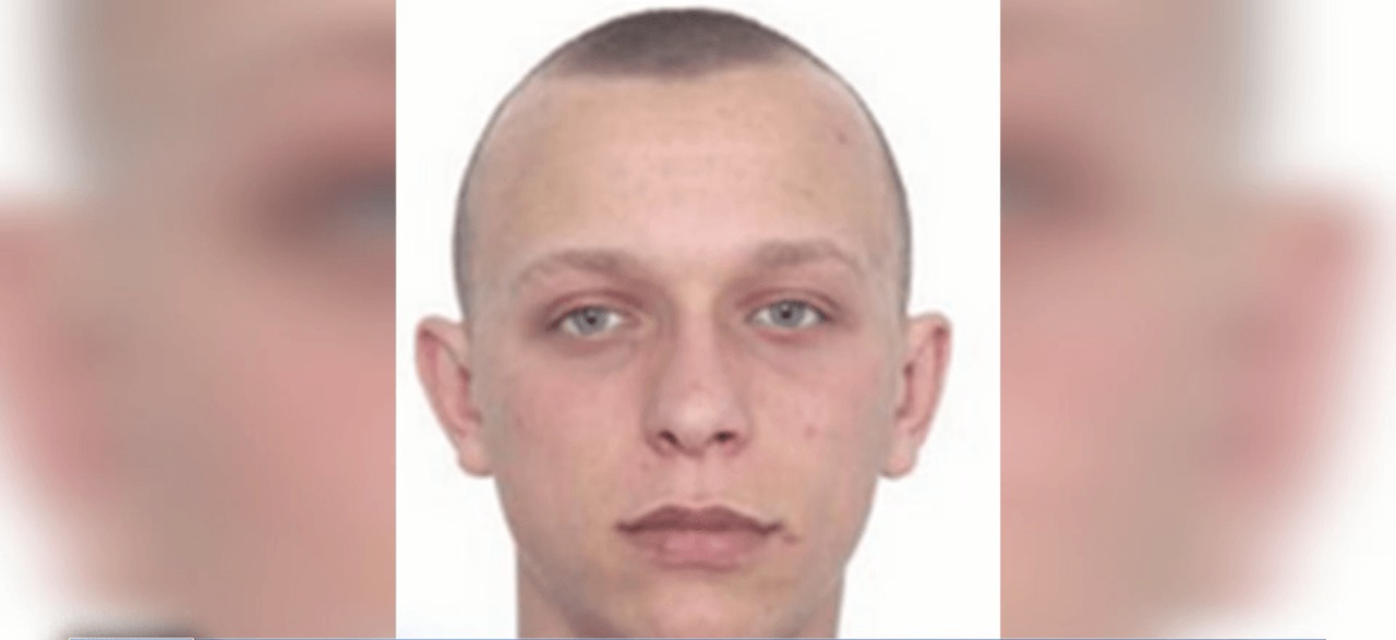 Пропал 23-летний Максим Витальевич Карабуля.