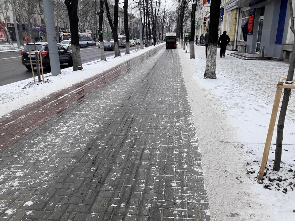 45 de autospeciale vor lucra non stop pentru curățirea drumurilor din Capitală