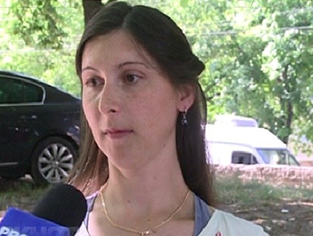 На просьбу вызвать скорую помощь оператор службы 112 посоветовала роженице позвонить в службы заказа такси.