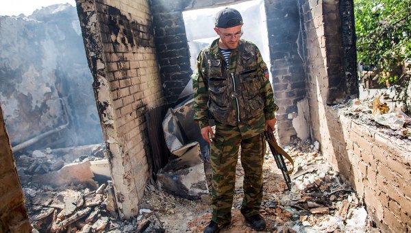 По данным ополченцев, украинские военные при возможном штурме Славянска могут применить тяжелую артиллерию и авиацию.