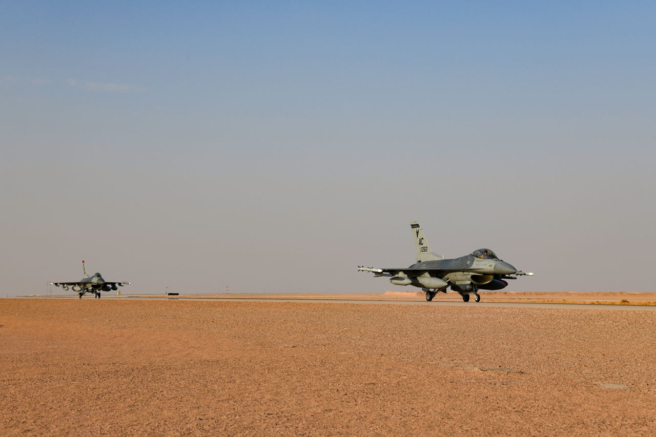 Эскадрилья F-16 ВВС США прибыла на Ближний Восток.