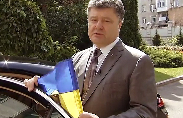 Порошенко «очень понравилась» акция с флагом на высотке в Москве.