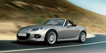 Mazda MX-5 facelift va fi disponibil în România de la 19.390 € cu TVA inclus începând cu toamna lui 2012.