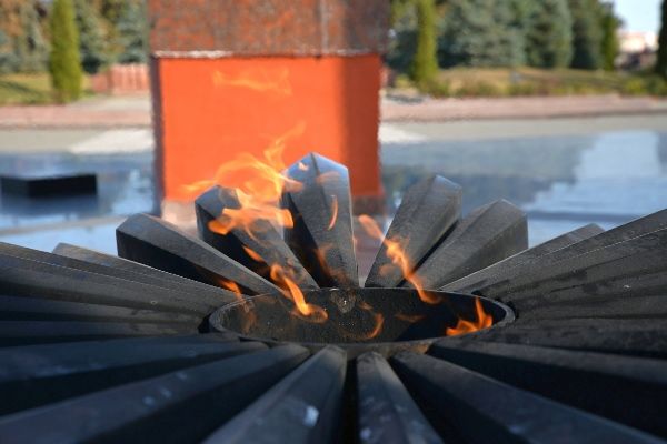 В связи с кризисом газа огонь на мемориале "Вечность" временно отключен.