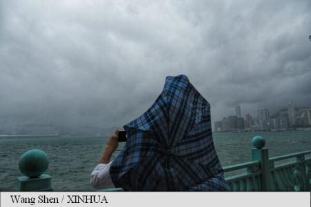 Taifunul Khanun scade în intensitate și lasă în urmă 368.000 de persoane afectate. Foto: Xinhua