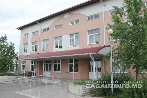 В новый корпус уже завезены кровати для больных и другая мебель.
