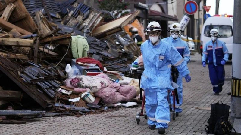 В Японии число жертв землетрясения превысило 160 человек.