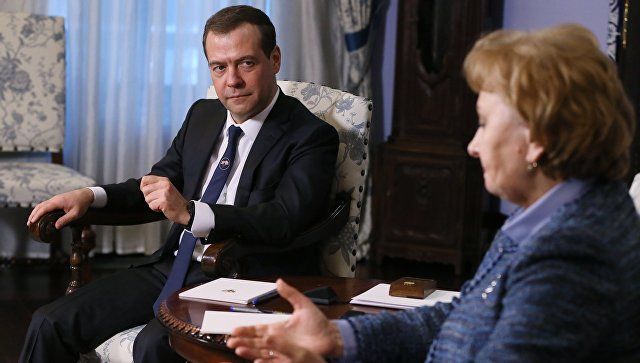 Зинаида Гречаная на встрече с премьер-министром РФ Дмитрием Медведевым.