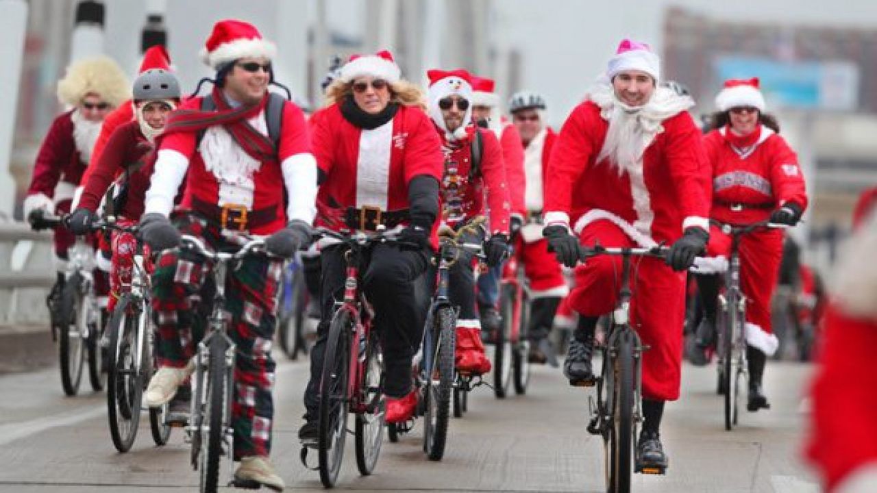 Cicliștii din Chișinău au dus daruri familiilor nevoiașe