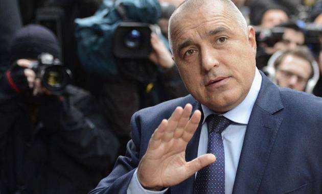 'Poporul este cel care ne-a încredinţat puterea, astăzi noi i-o dăm înapoi", a declarat Boiko Borisov.