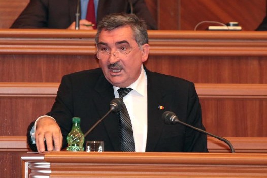 Vladimir Hotineanu neagă acuzațiile precum că ar fi luat mită de mii de dolari pentru a efectua o intervenție chirurgicală.