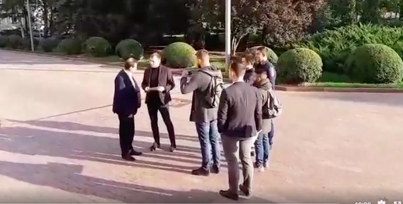 Демократы у парламента собирали подписи в поддежку евроинтеграции.