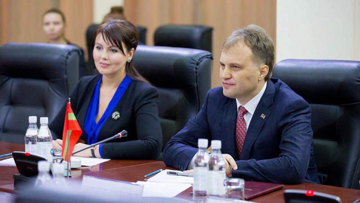 Shtanski notează că fostul lider separatist a locuit mai bine de 10 ani într-un apartament obișnuit de două camere. 