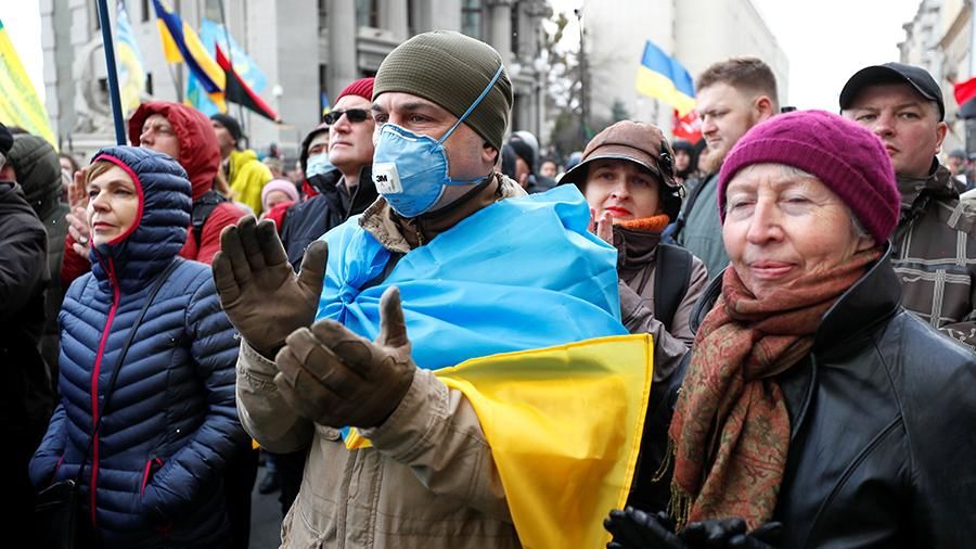 Иммунолог прогнозирует, что в 2021 году в Украине победят коронавирус "глупым средневековым способом".