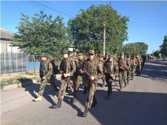 В марше приняло участие 100 офицеров и суб-офицеров батальона. Фото: army.md.