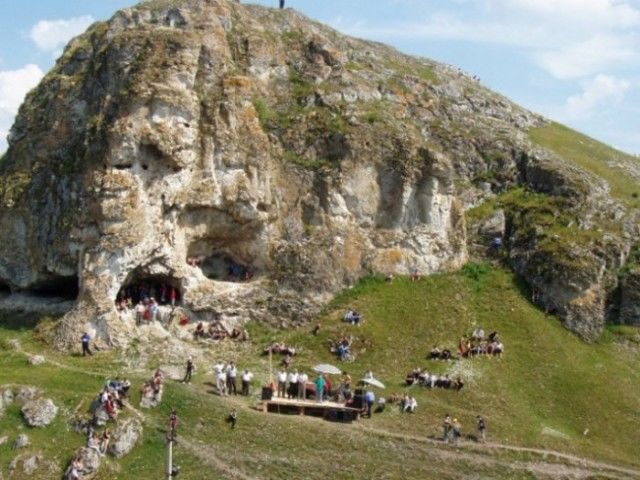 В древней пещере в селе Дуруитоаря Веке открыли музей.