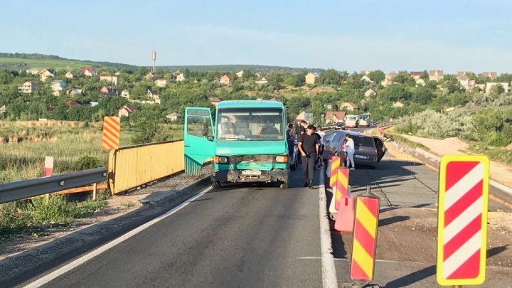 ДТП на мосту вблизи Суручен парализовало движение транспорта.