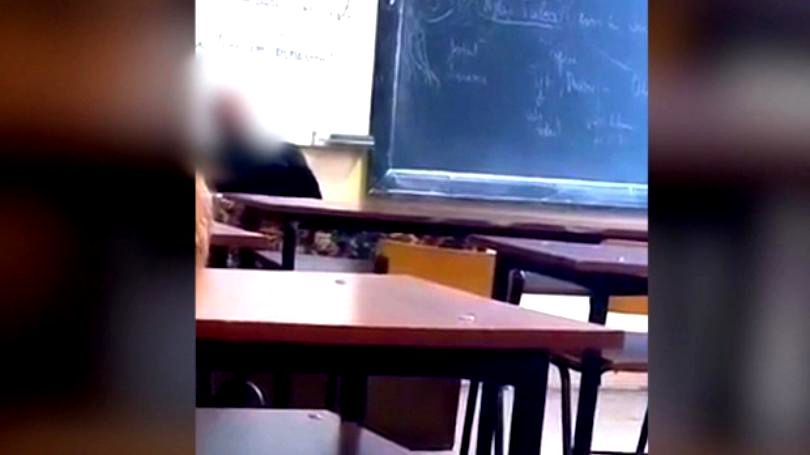 Au acuzat profesorul că se masturba, iar acum au nota scăzută la purtare