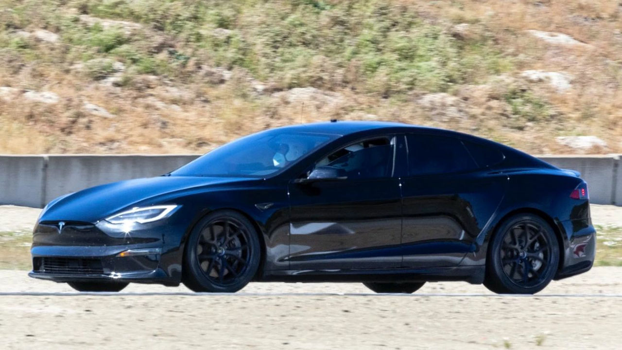 Tesla представила свой самый быстрый электромобиль в истории