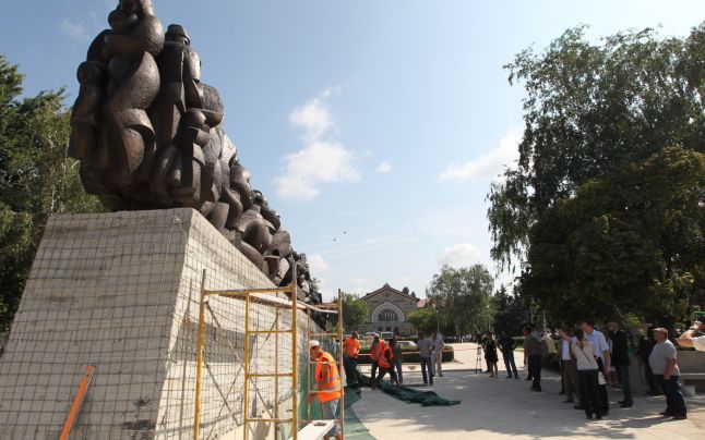 Municipalitatea va aşterne peste 3 mii de metri pătraţi de gazon în Scuarul Gării Feroviare.