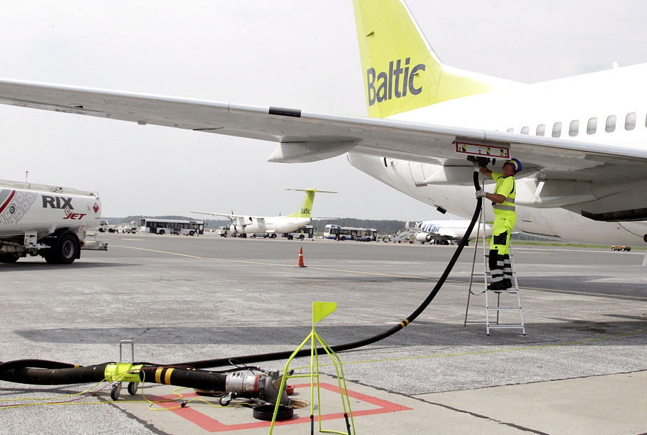 В ЕС предложат странам добровольно делиться авиатопливом на фоне надвигающегося дефицита.