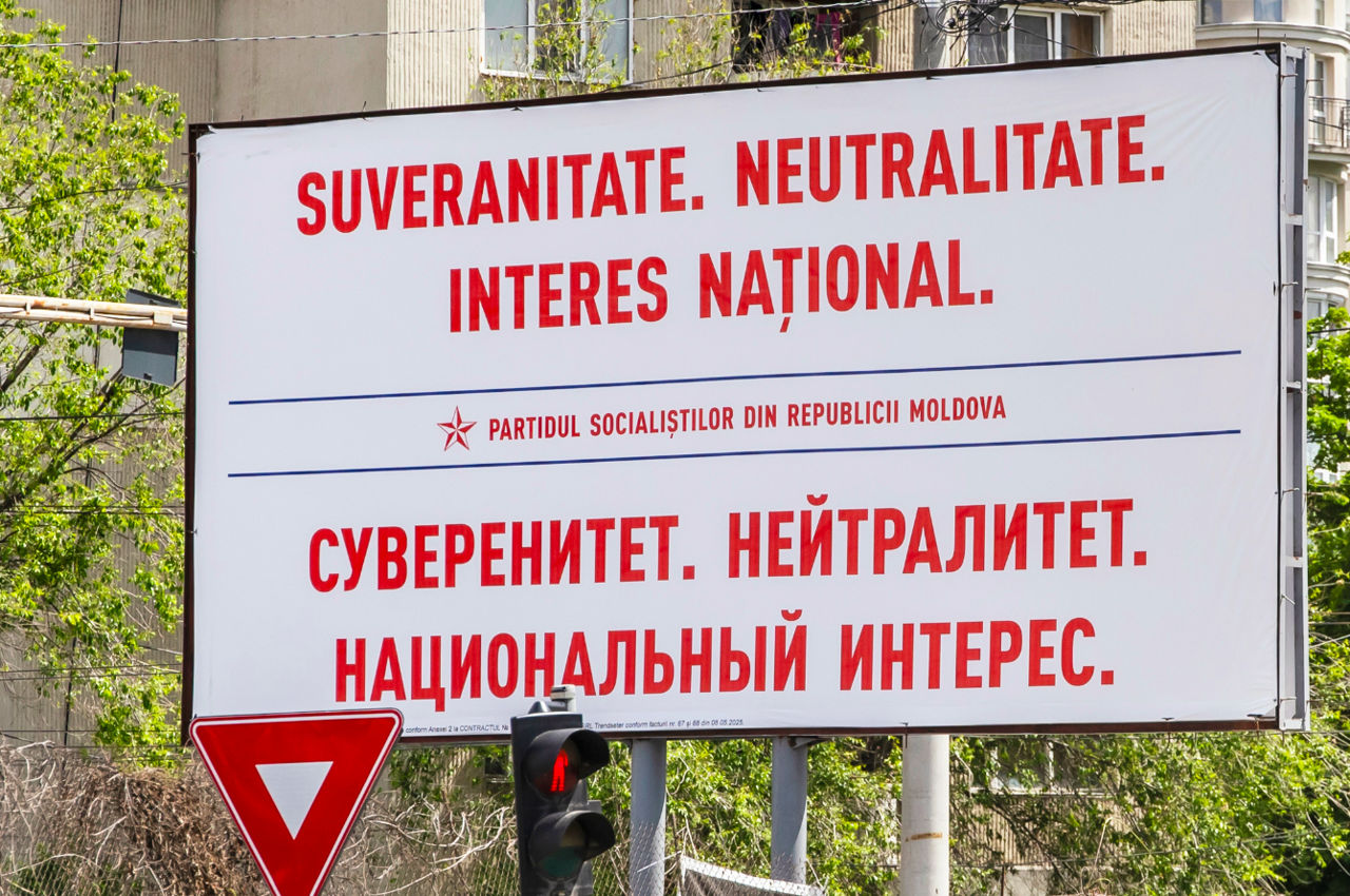 În Chișinău au apărut panouri publicitare ale partidului cu inscripția „Suveranitate. Neutralitate. Interes național”.