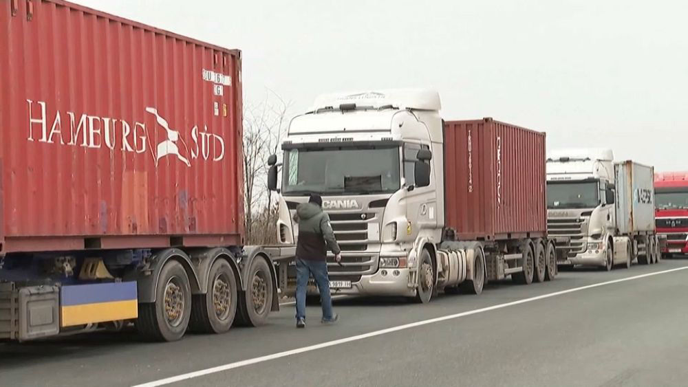 На украинской границе возникли пробки из-за блэкаута.