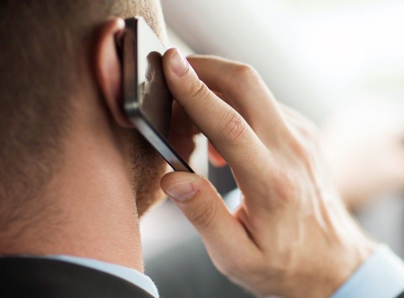 A cumpărat un telefon care s-a defectat peste cinci zile. Cum şi-a primit banii înapoi