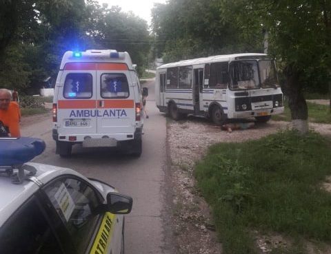 В Единцах женщина была сбита рейсовым автобусом. 