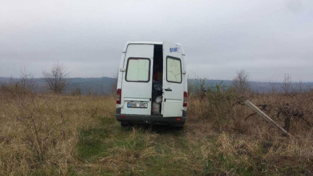 Tinerii ce au jefuit șoferul unui microbuz, riscă ani grei de închisoare. Foto:protv.md