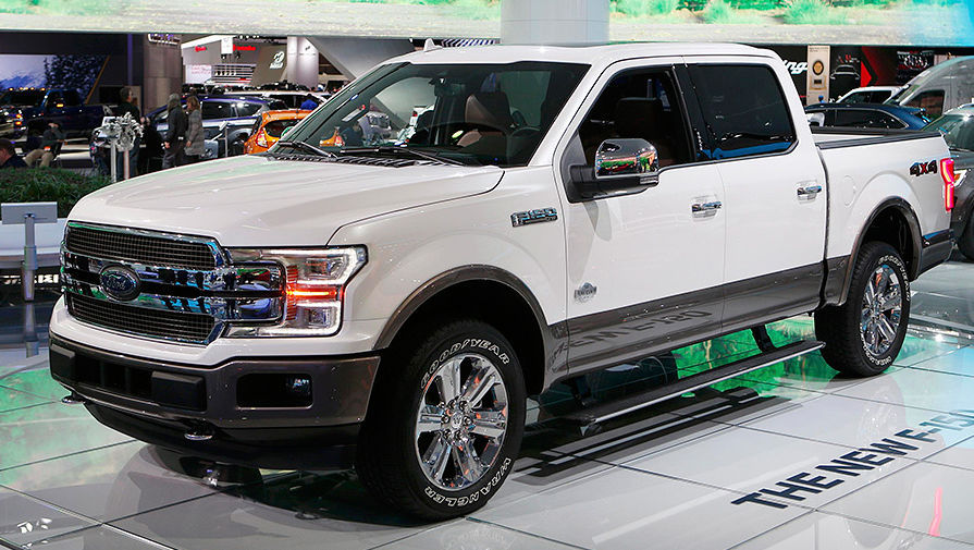 Ford приостановил поставки некоторых моделей автомобилей из-за нехватки логотипов.