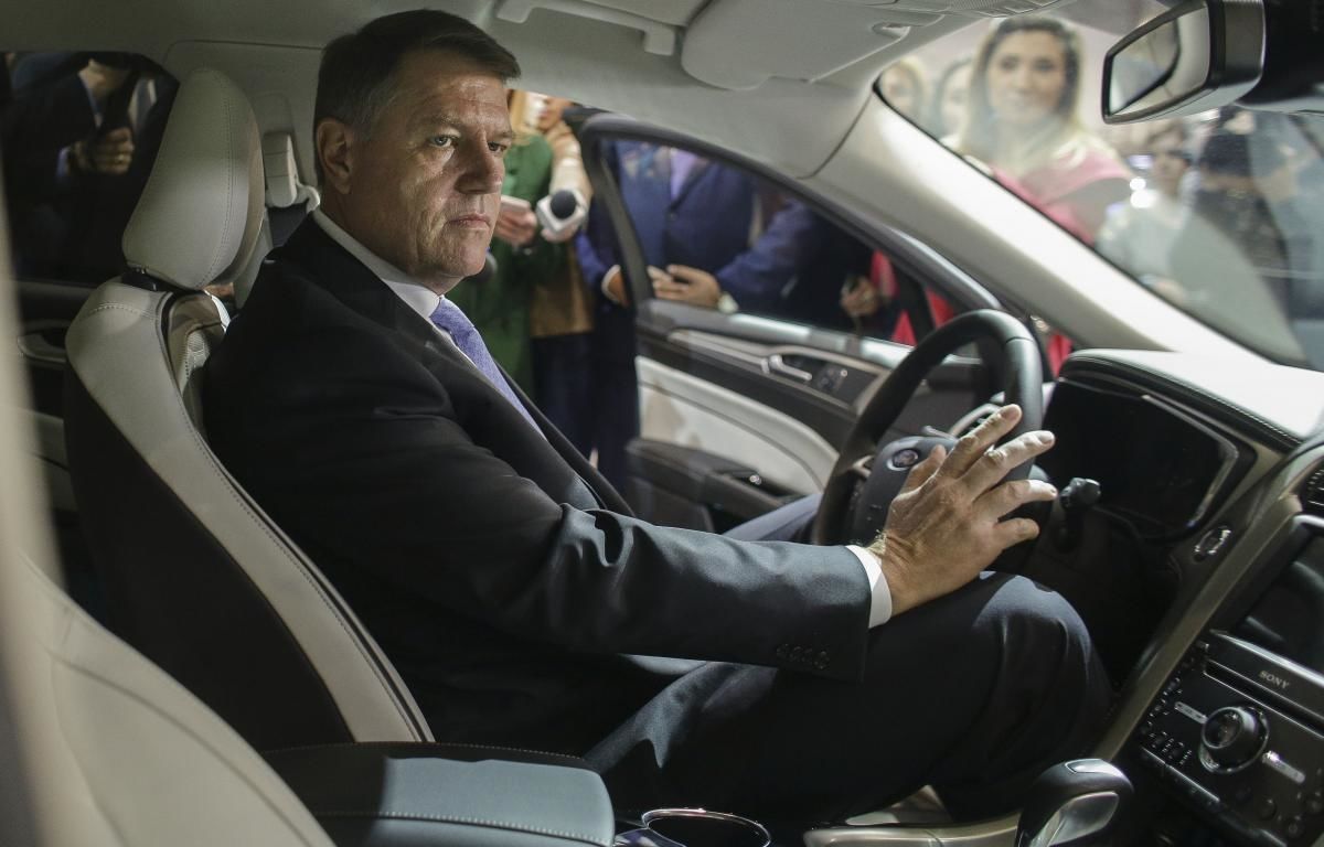 Klaus Iohannis: Maşini avem, drumuri ne mai trebuie. Foto: Digi24