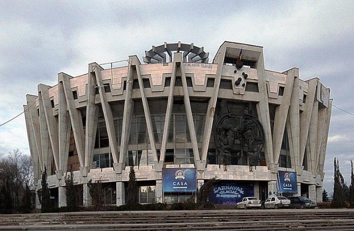 Кишинёвский цирк  считался четвертым в мире и первым в СССР по красоте и удобству.