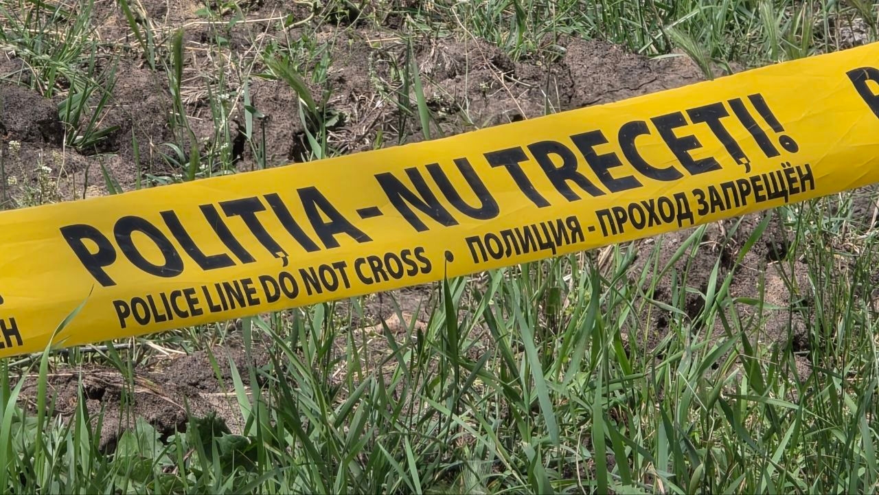 Кишиневца осудили на 12 лет за убийство знакомого и нападение с ножом на полицейских.