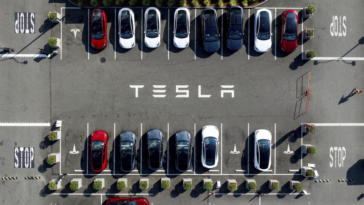 Tesla отзывает два миллиона автомобилей