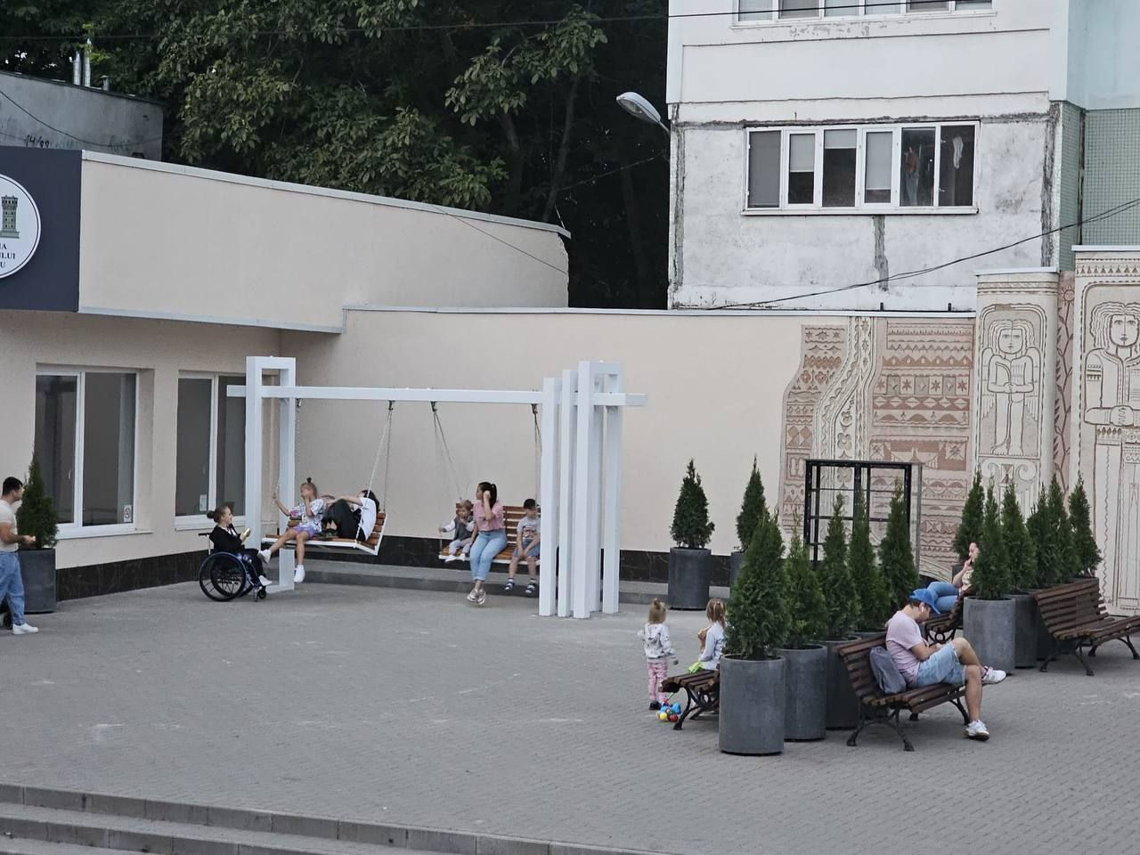 В столичном секторе Ботаника появился новый сквер.