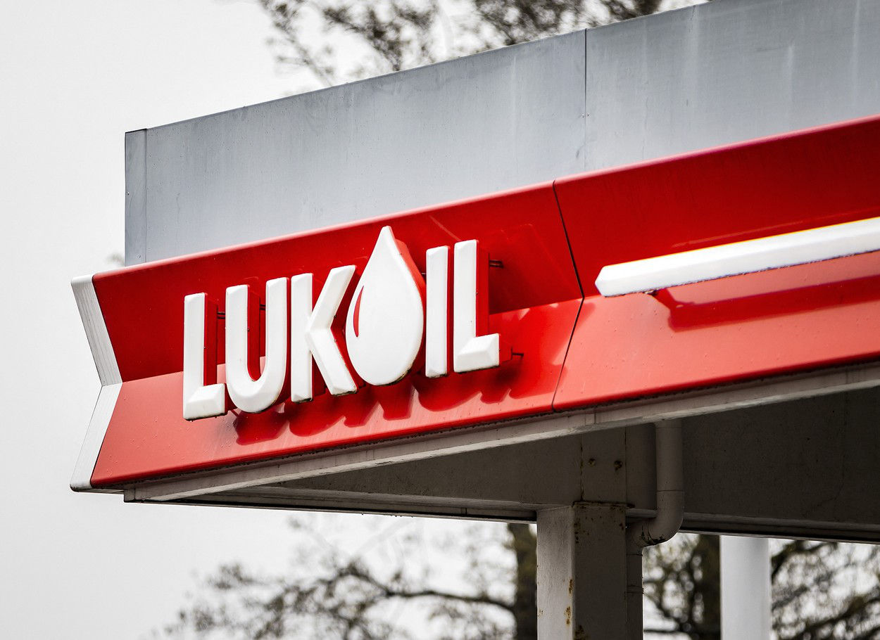 Reuters: Италия может национализировать нефтеперерабатывающий завод "Лукойла".