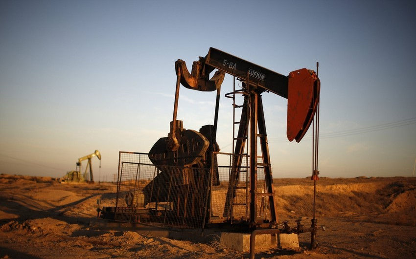 Цена нефти Brent превысила $77 за баррель после снижения в среду.