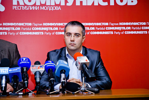 Депутат ПКРМ Сергей Сырбу заявил, что пока данная тема не обсуждалась на уровне фракции.