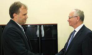 Евгений Шевчук сказал, что надеется на взаимодействие с российским посольством по вопросам защиты и поддержки граждан.