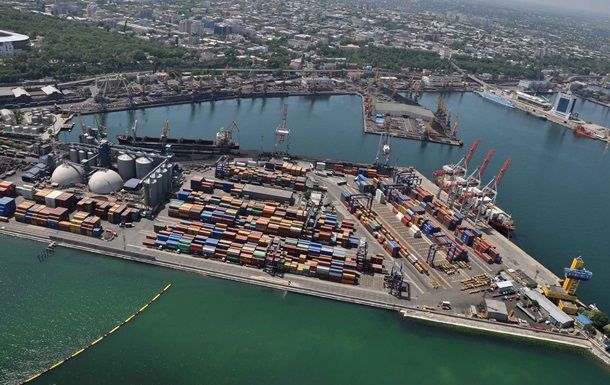 Чиновники порта нанесли государству ущерб на миллиард гривен, сообщает СБУ.