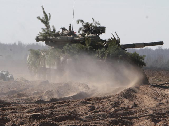 Тысячи украинских военнослужащих продолжают выполнять учебно-боевые задачи, патрулируя приграничную с Россией территорию.