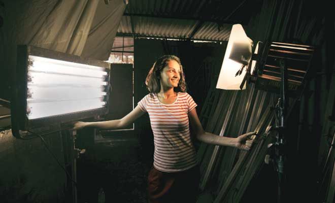 Hetal Dedhia, singura femeie-operator de lumini din Mumbay.