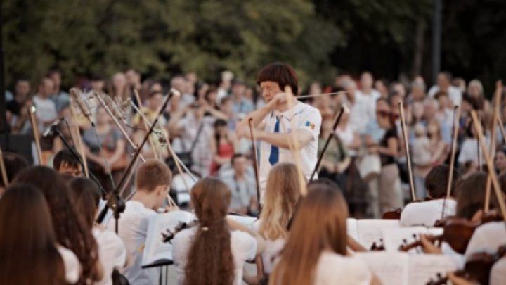 Moldovan National Youth Orchestra устроили концерт для больных COVID-19. Фото: publika.md.