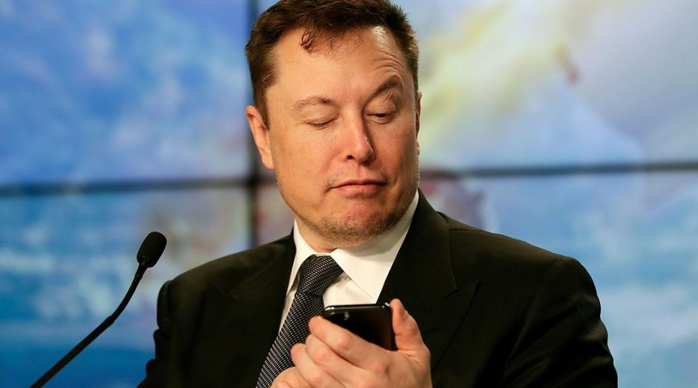 Бывшая сотрудница SpaceX обвинила Маска в сексуальных домогательствах.