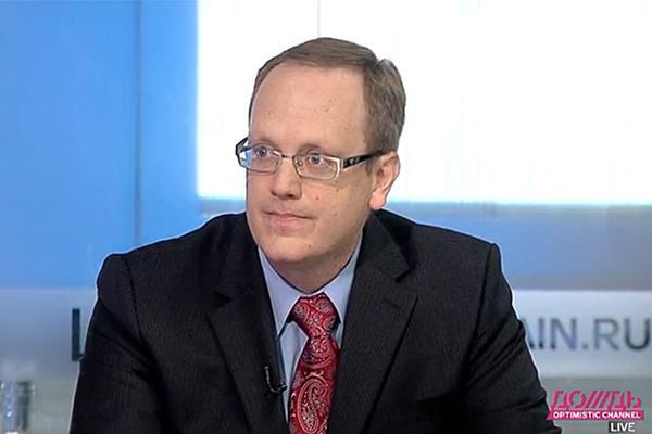 Пресс-секретарь посольства Уильям Стивенс.